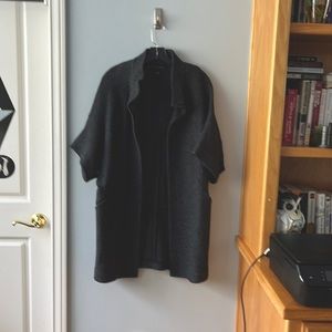 Gray 3/4 sleeve coat, fun to wear